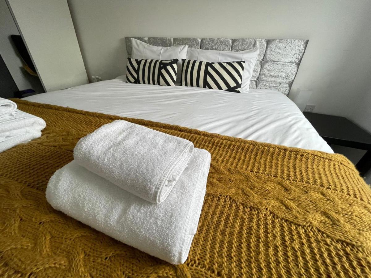 Modern Room With Huge Bed - Walk To City Centre! Манчестер Экстерьер фото